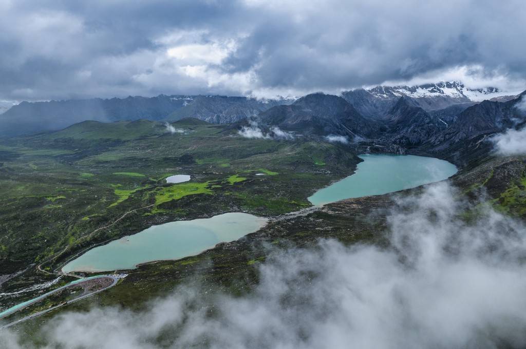 海子山姊妹湖与云雾山地